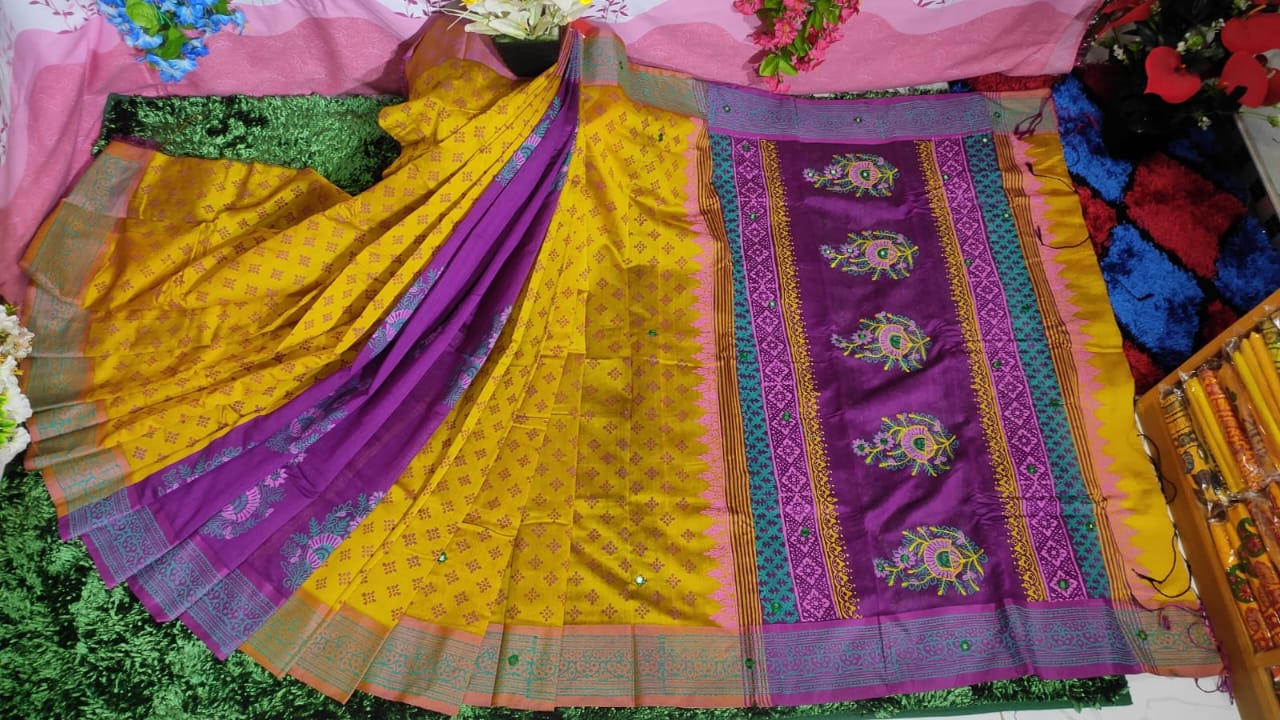 এমব্রয়ডাড়ী ধুপিয়ানসিল্ক শাড়ী