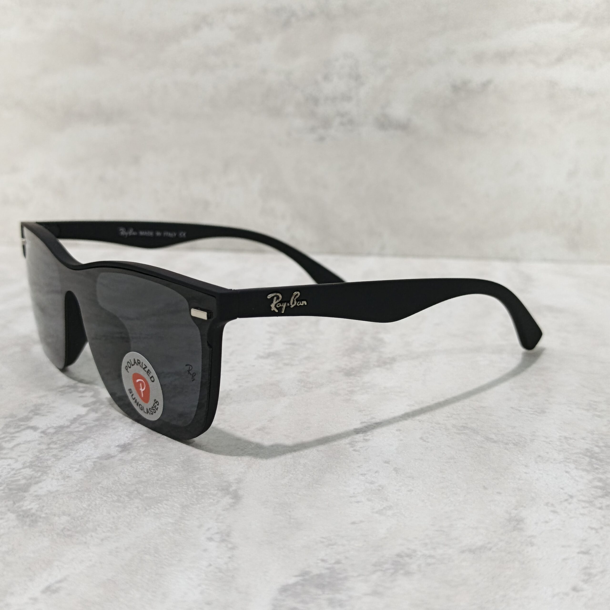 Ray-Ban Polarized Sunglasses প্লাস্টিক ফ্রেম রাবার গ্রিপ সহ আরামদায়ক ডিজাইন