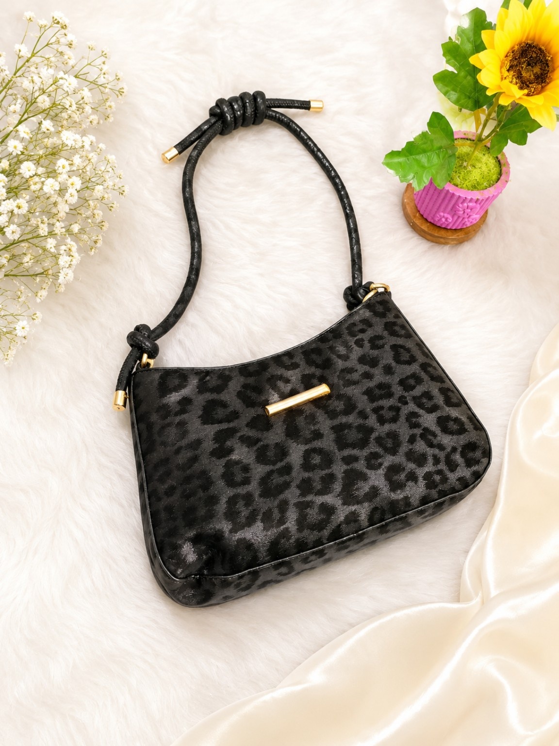 Hand bag