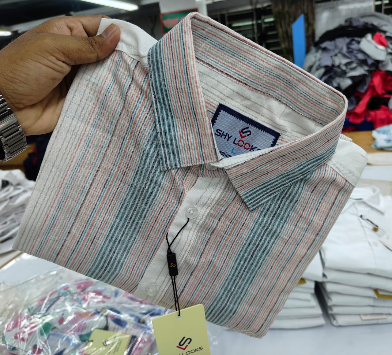 শাই লুকস ১০০% পিওর কটন হাফ হাতা শার্ট”” – স্টাইলিশ এবং আরামদায়ক পছন্দ
