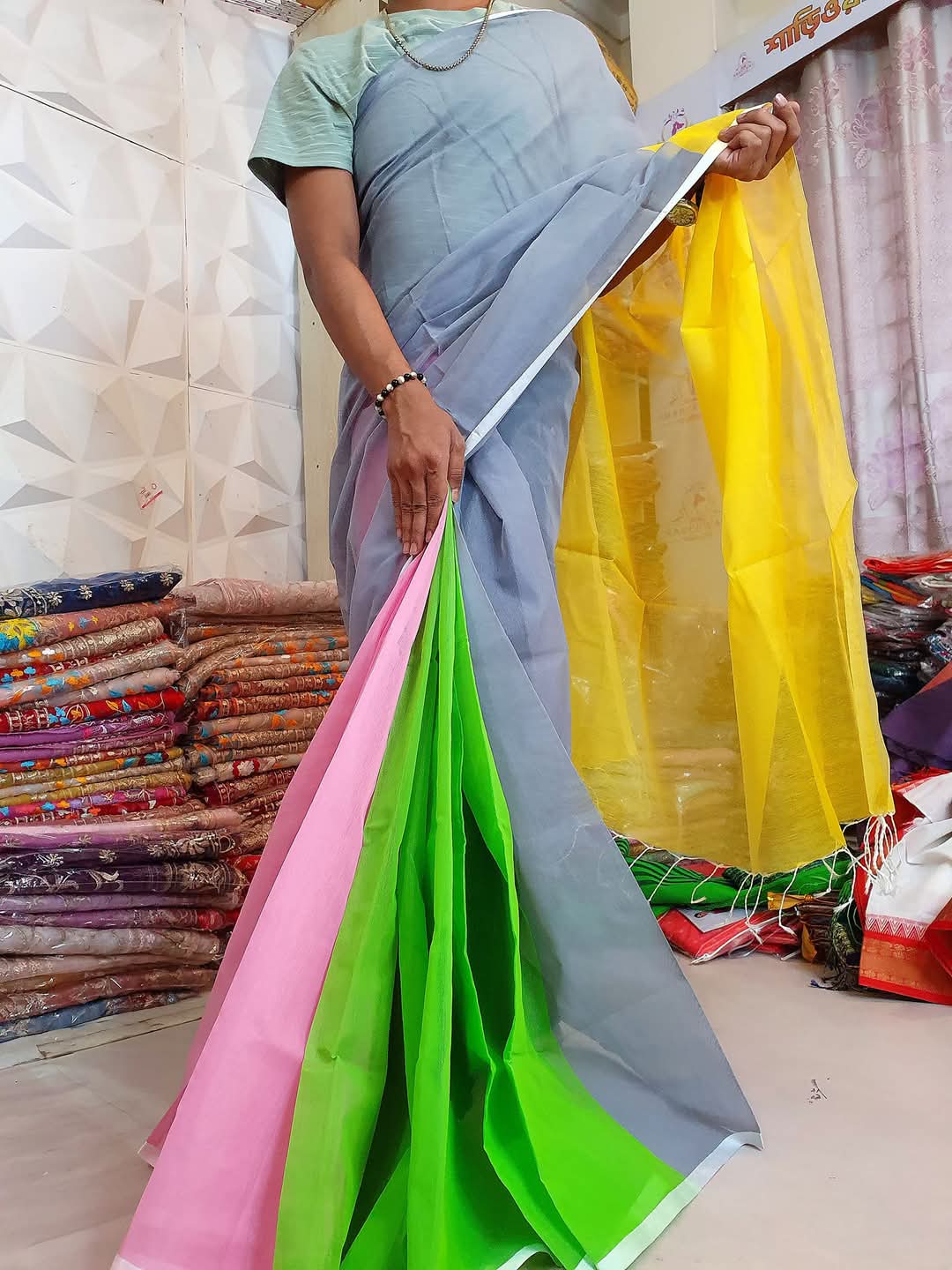 হাফসিল্ক রংধনু শাড়ী সাথে রানিং ব্লাউজ পিস আছে