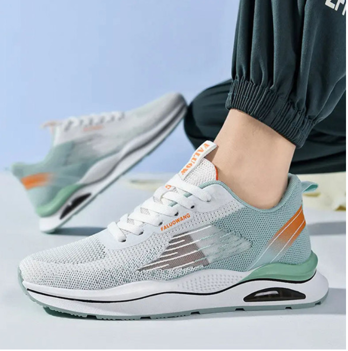 Sports shoe