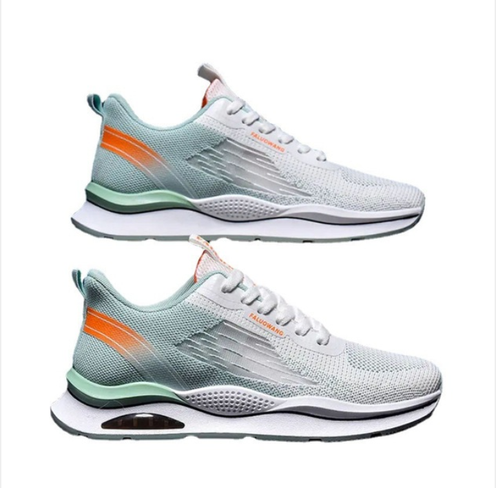 Sports shoe