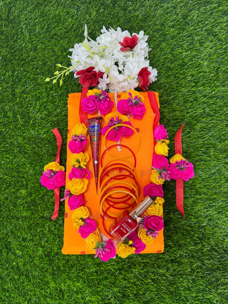গায়ে হলুদের শাড়ি কম্বো