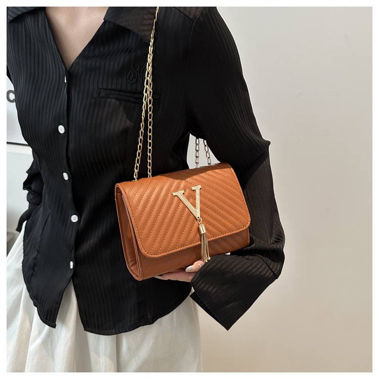 Trendy Fashionable Party Bag Code- DG12