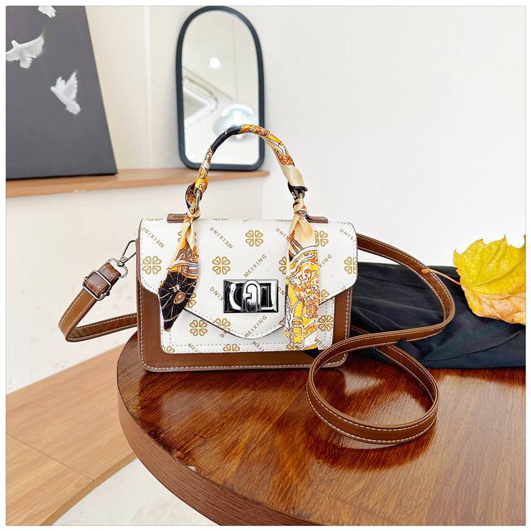 Trendy Fashionable Premium Quality Party Bag Code- DG13