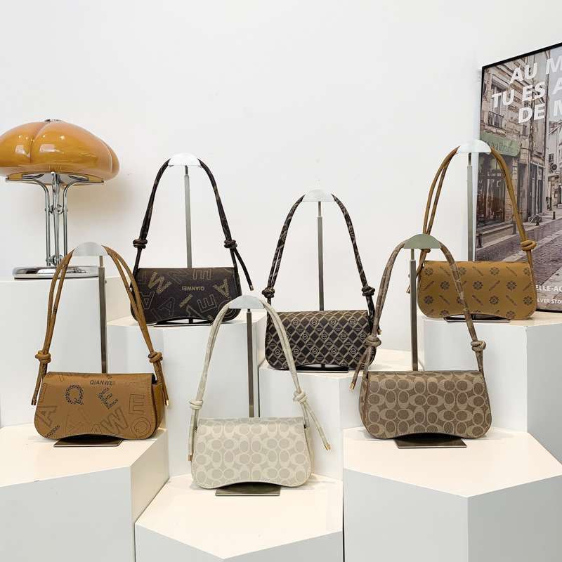 Trendy Fashionable Premium Quality Party Bag Code- Rm94