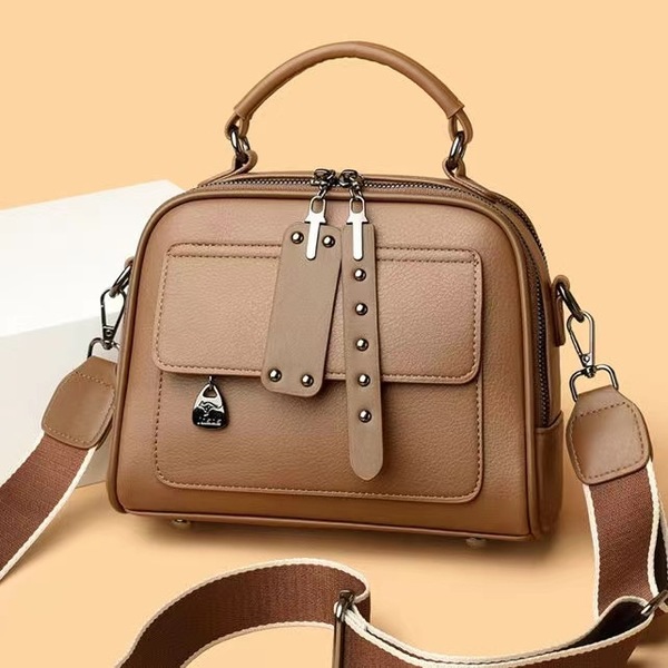 High end ladies’ handbag multi-layer large capacity commuting bag(Brown) Code : 9311