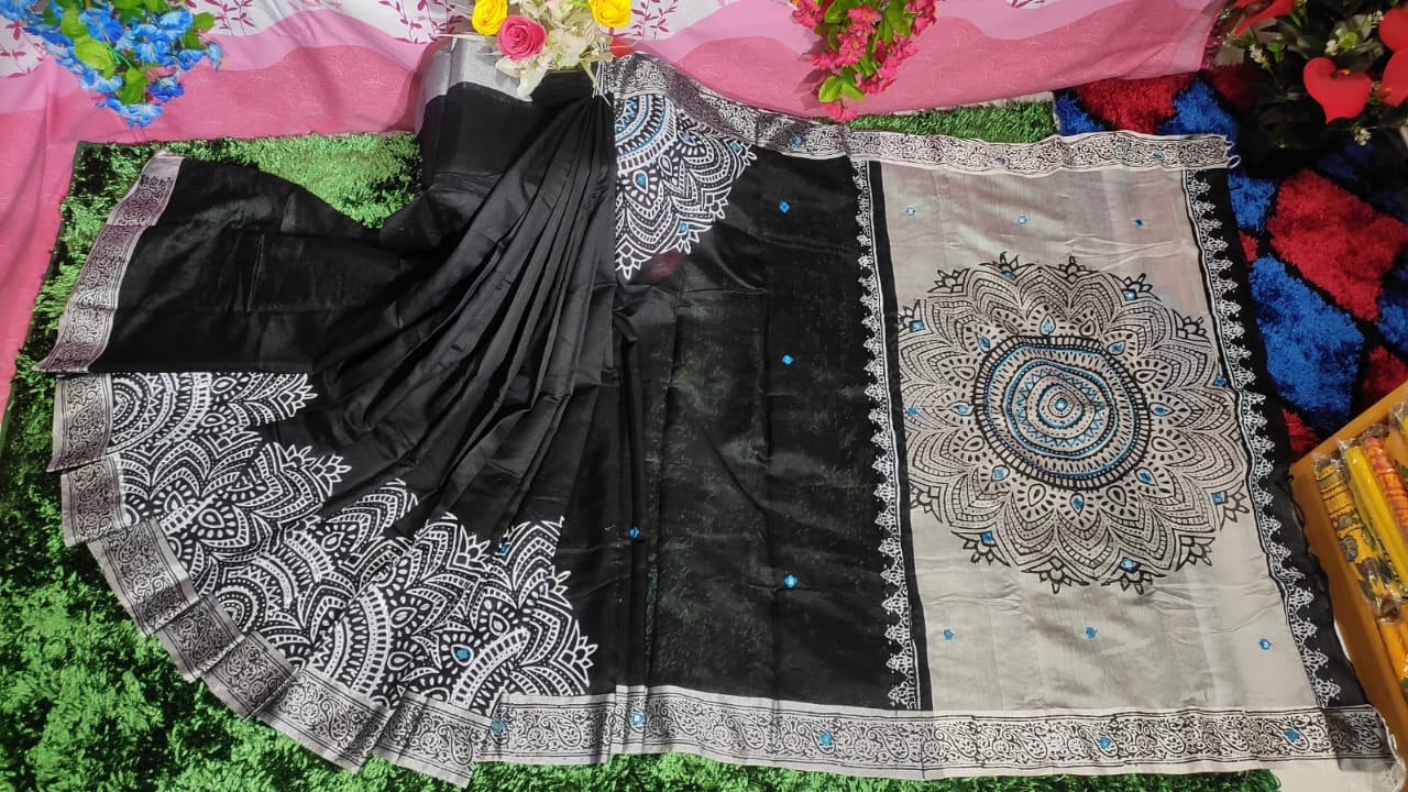 এমব্রয়ডাড়ী ধুপিয়ানসিল্ক শাড়ী