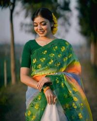 হাফসিল্ক শাড়ীতে হ্যান্ডপ্রিন্ট তুলির কাজ করা