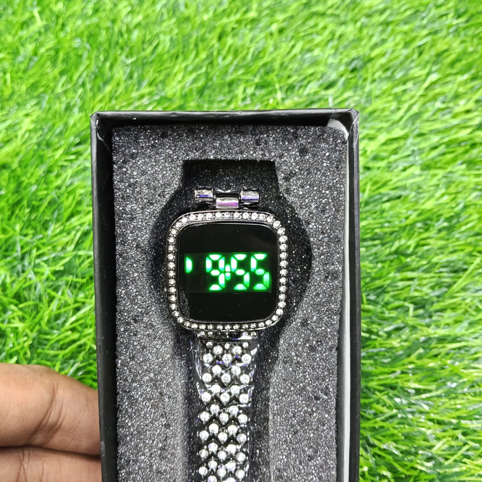 New Trend Fashion Steel Chain Diamond Women Watch Full Diamond Touch Screen LED Water Diamond Bracelet Watch (black)