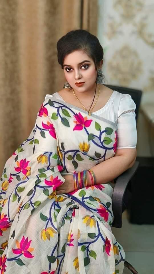 হাফ সিল্ক স্ক্রিন প্রিন্ট শাড়ি