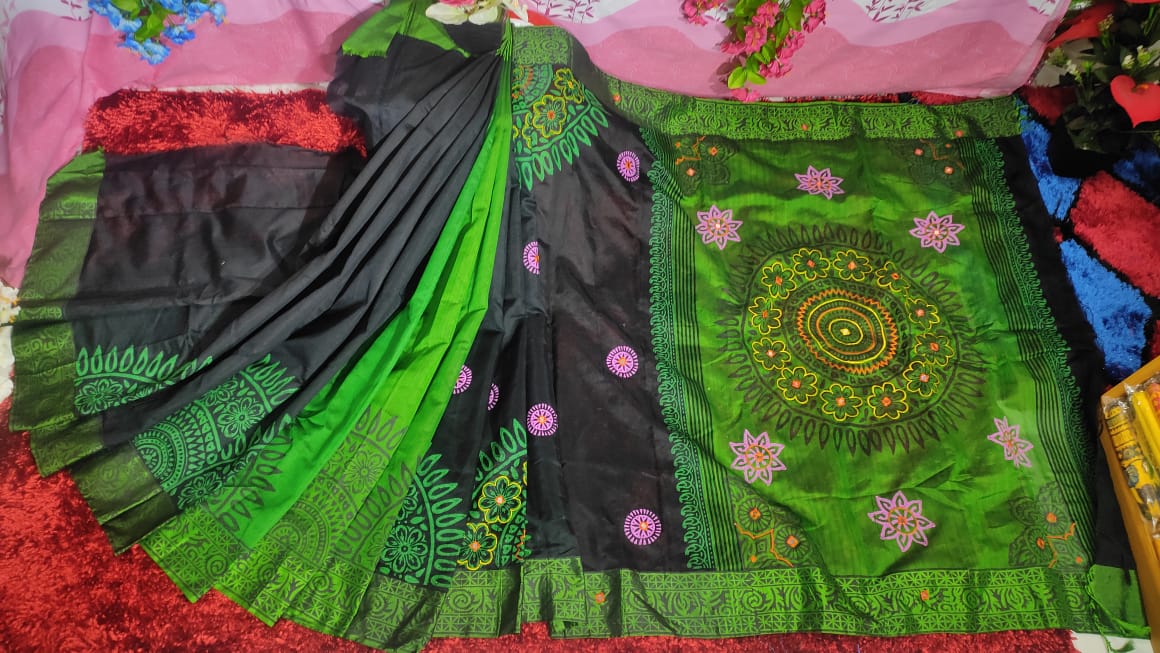 এমব্রয়ডাড়ী ধুপিয়ানসিল্ক শাড়ী