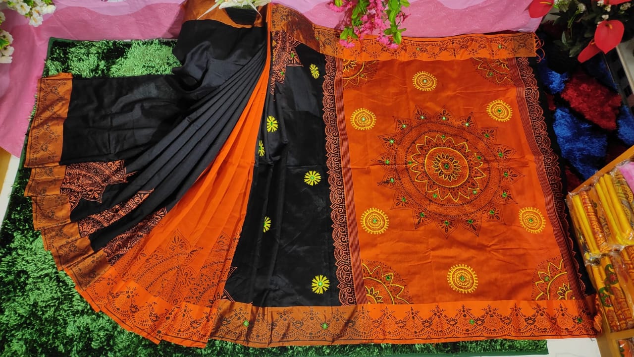 এমব্রয়ডাড়ী ধুপিয়ানসিল্ক শাড়ী