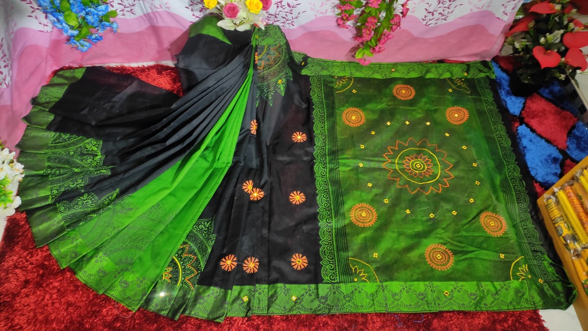 এমব্রয়ডাড়ী ধুপিয়ানসিল্ক শাড়ী