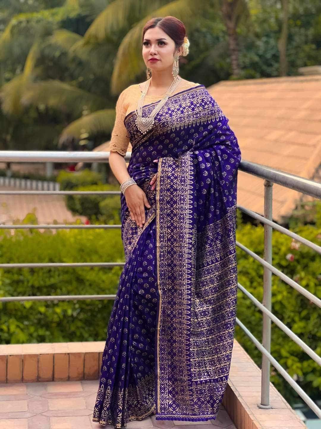 হাফ সিল্ক স্ক্রিন প্রিন্ট শাড়ি