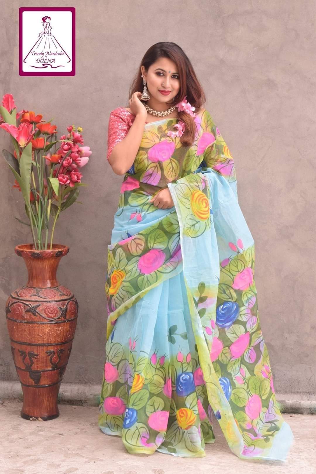 হাফসিল্ক শাড়ীতে হ্যান্ডপ্রিন্ট তুলির কাজ করা