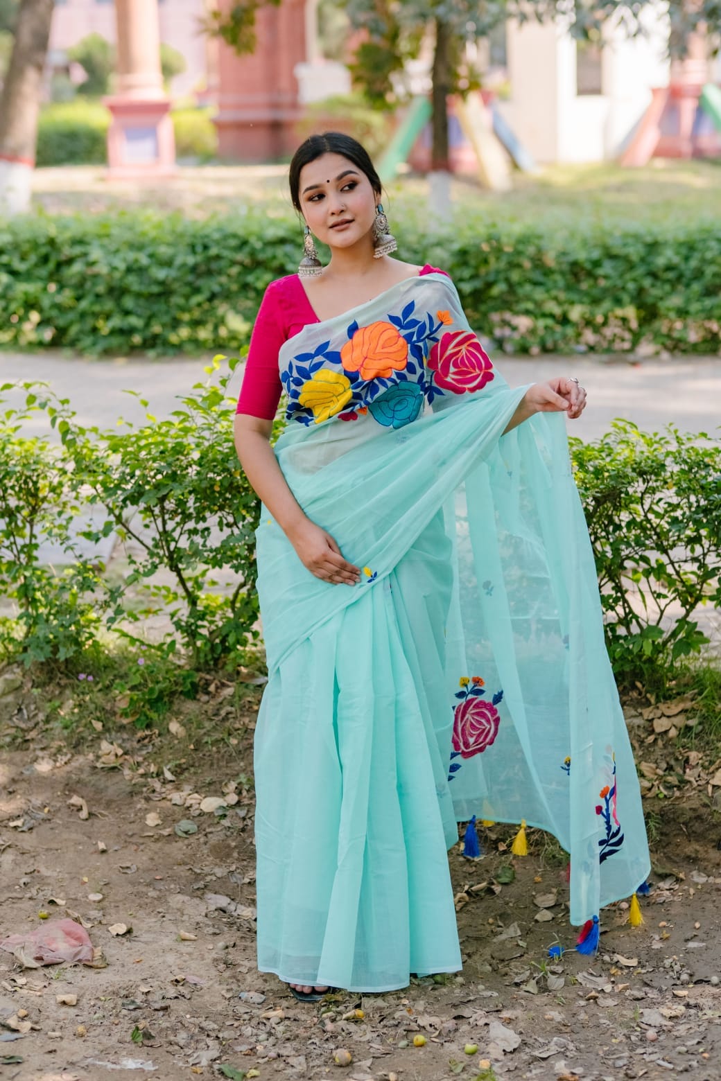 হাফ সিল্ক এমব্রয়ডারি শাড়ি।
