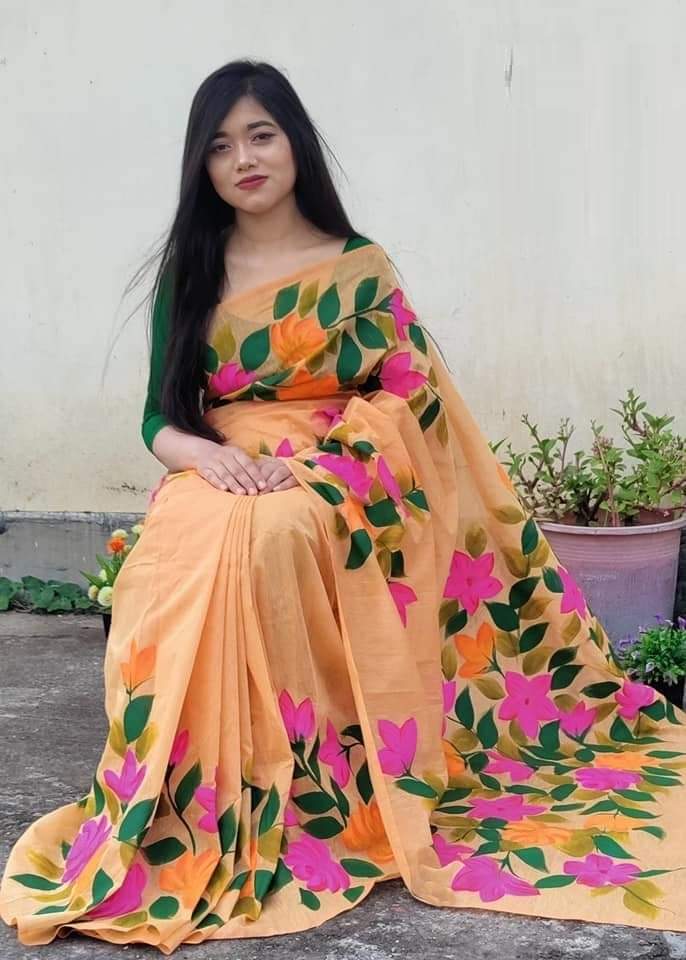 হাফসিল্ক শাড়ীতে হ্যান্ডপ্রিন্ট তুলির কাজ করা