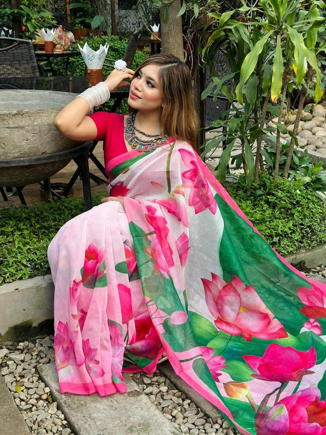 New Viral Attractive Sharee