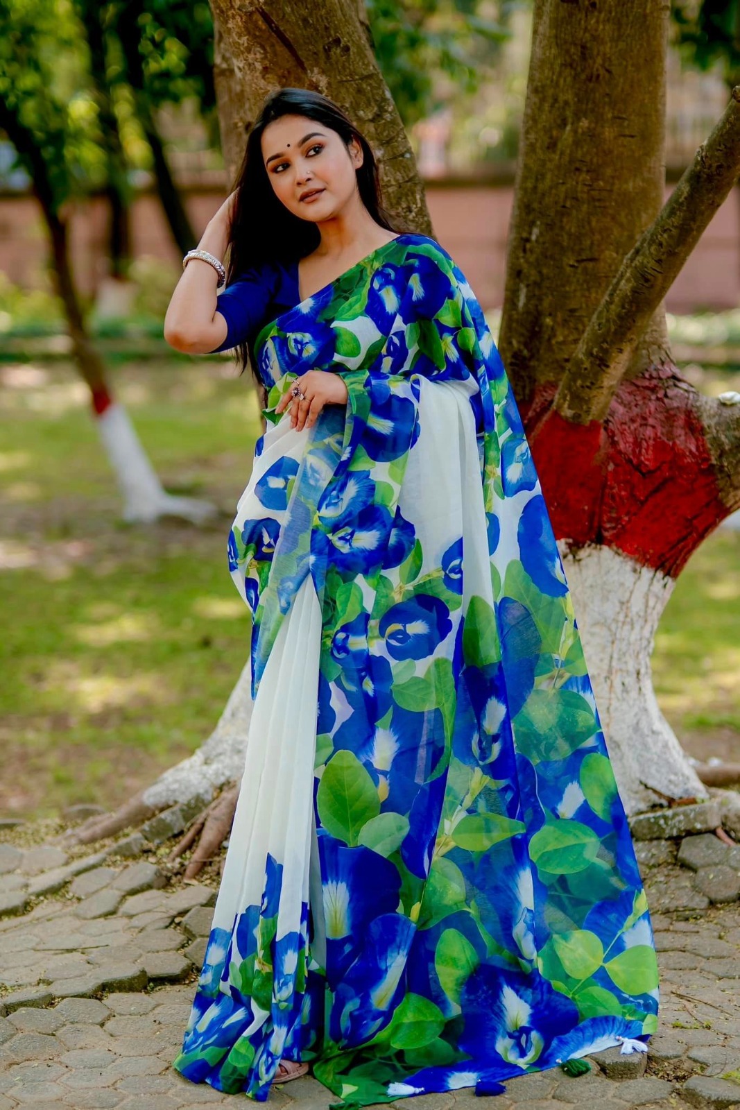 New Viral Attractive Sharee