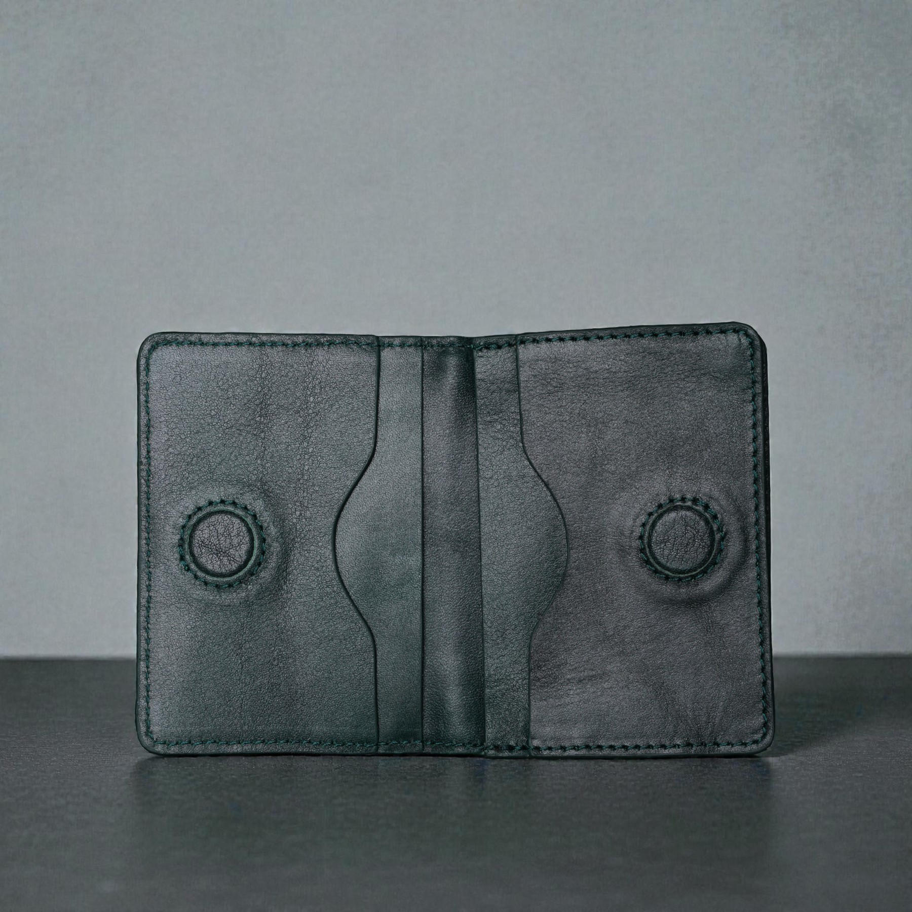 Zays Premium Leather Magnetic Card Holder - Slim and Eco-Friendly Mini Wallet for Unisex - Handmade Secure Compact and Stylish Design (ZCW113 - Bottle Green)