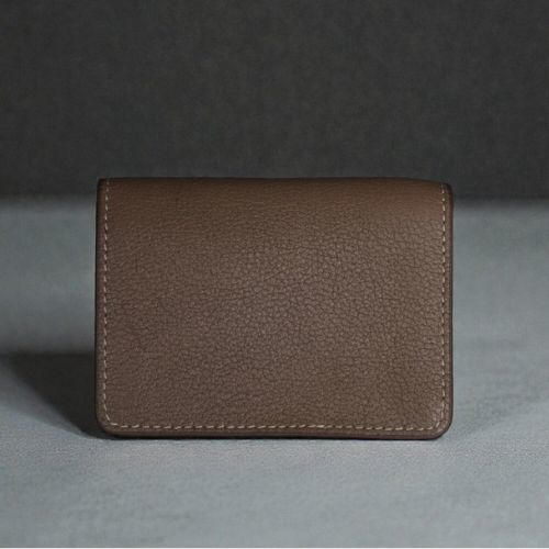 Zays Premium Leather Magnetic Card Holder - Slim and Eco-Friendly Mini Wallet for Unisex - Handmade Secure Compact and Stylish Design (ZCW117-Dark Cream)