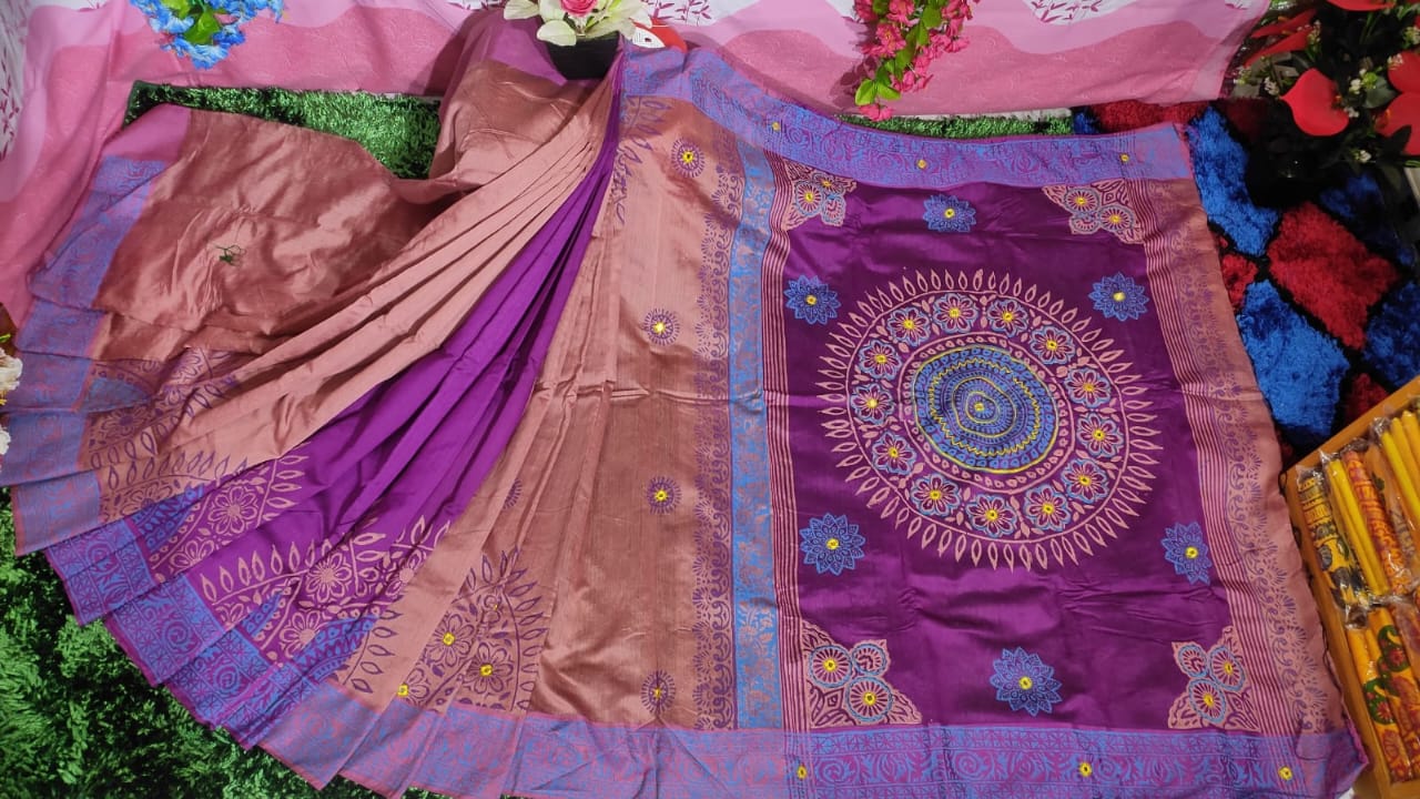 এমব্রয়ডাড়ী ধুপিয়ানসিল্ক শাড়ী