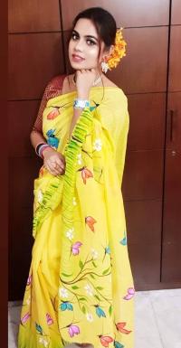 হাফসিল্ক শাড়ীতে হ্যান্ডপ্রিন্ট তুলির কাজ করা